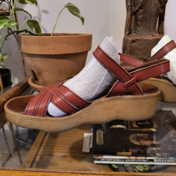 Vintage 1970s Famolare Sandals Wavy Wedge Sandal Get There Burnt Orange 6.5 M - Picture 4 of 9